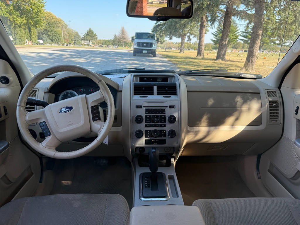 2010 Ford Escape Image 9