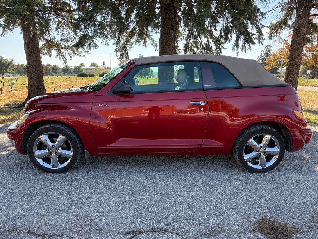 2005 Chrysler PT Cruiser Image 2