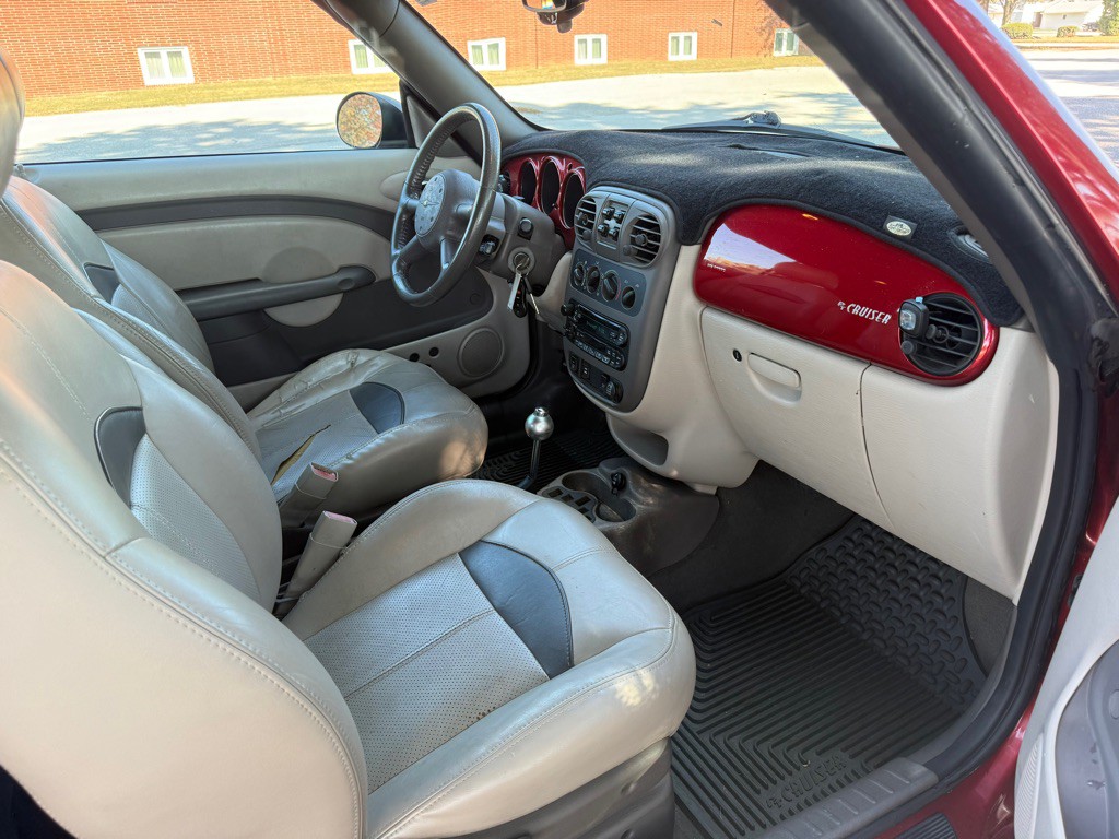 2005 Chrysler PT Cruiser Image 9