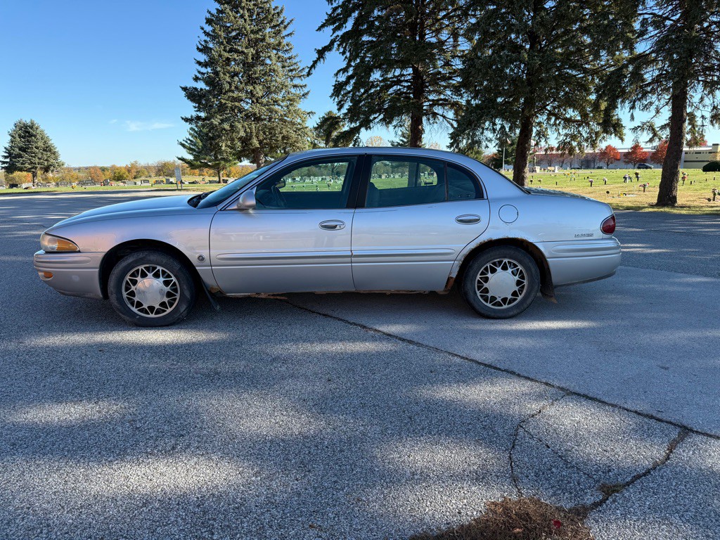 2002 Buick LeSabre Image 2