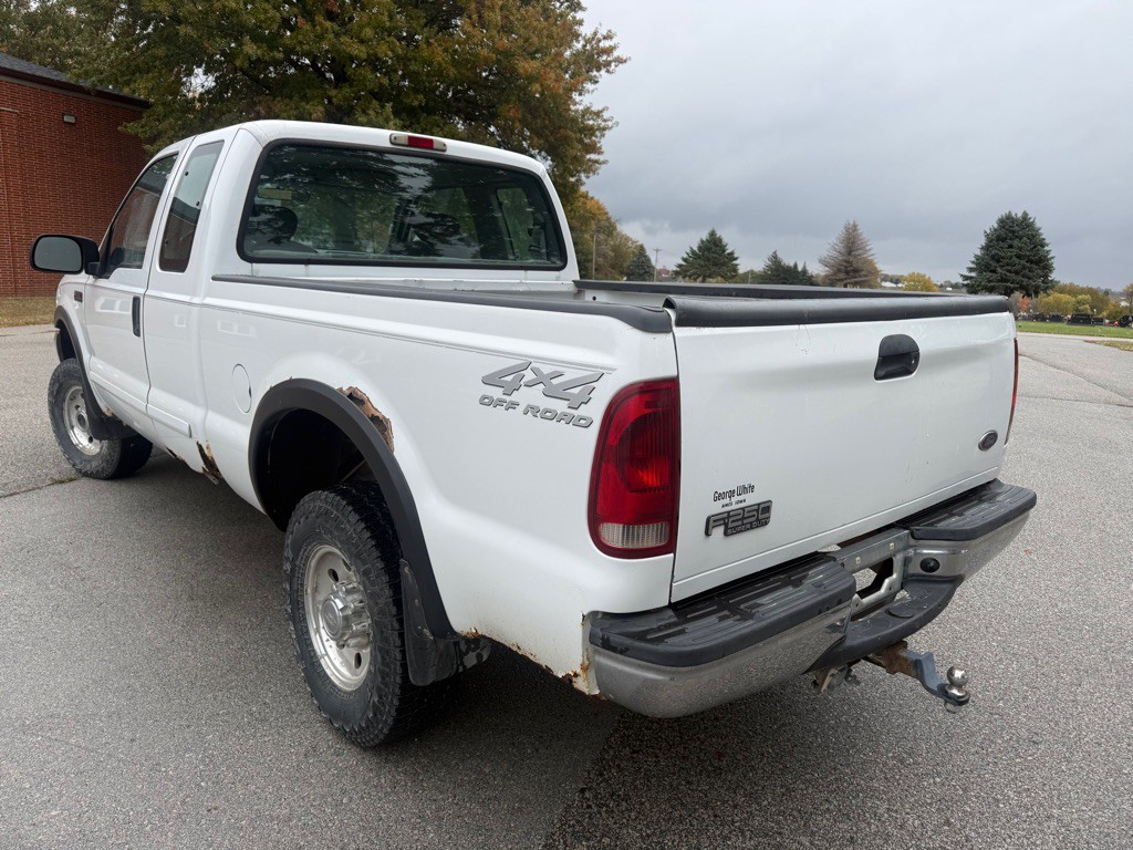 2001 Ford F-250 Image 3