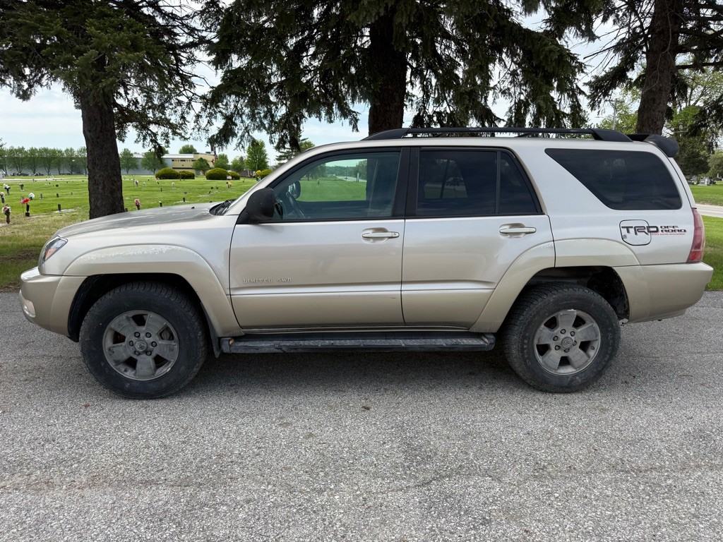 2005 Toyota 4Runner Image 2