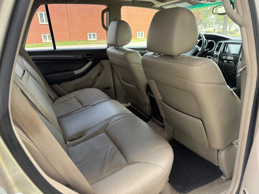 2005 Toyota 4Runner Image 12