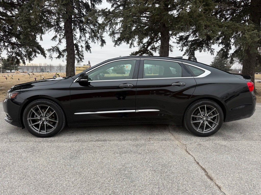 2016 Chevrolet Impala Image 2