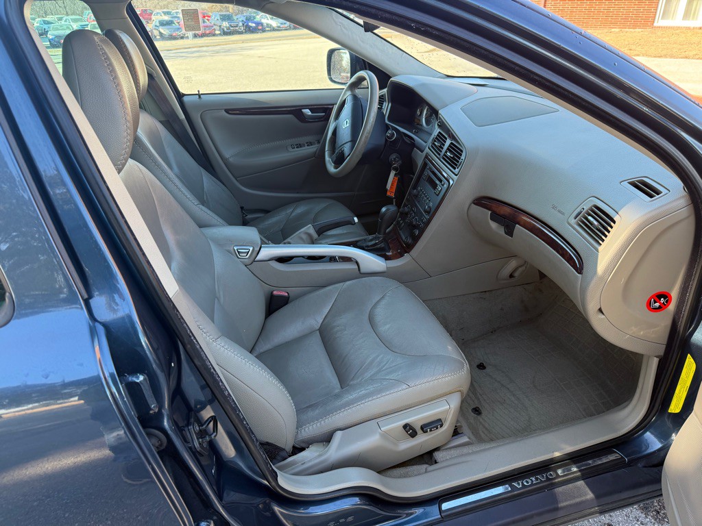 2007 Volvo XC70 Image 9