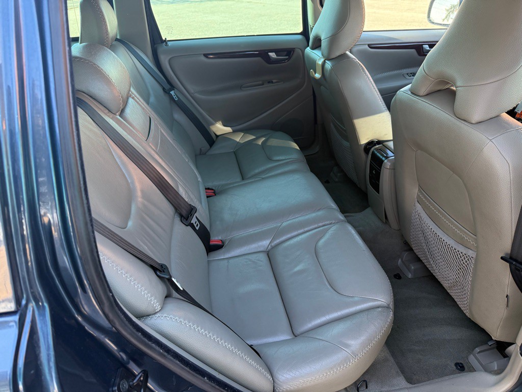 2007 Volvo XC70 Image 10