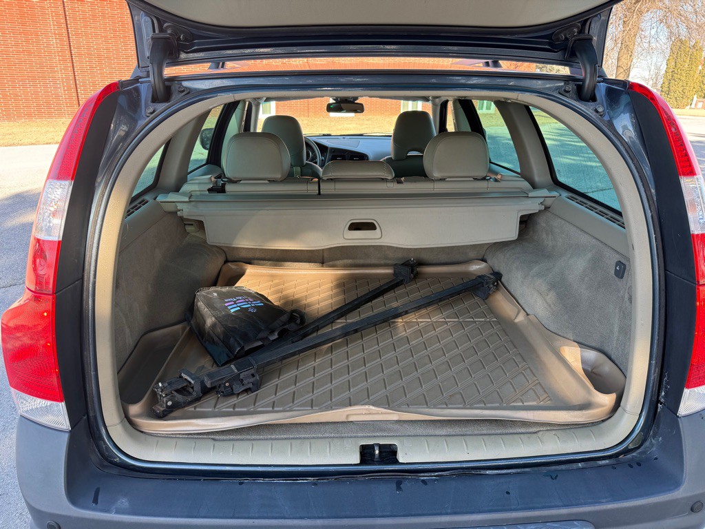 2007 Volvo XC70 Image 11