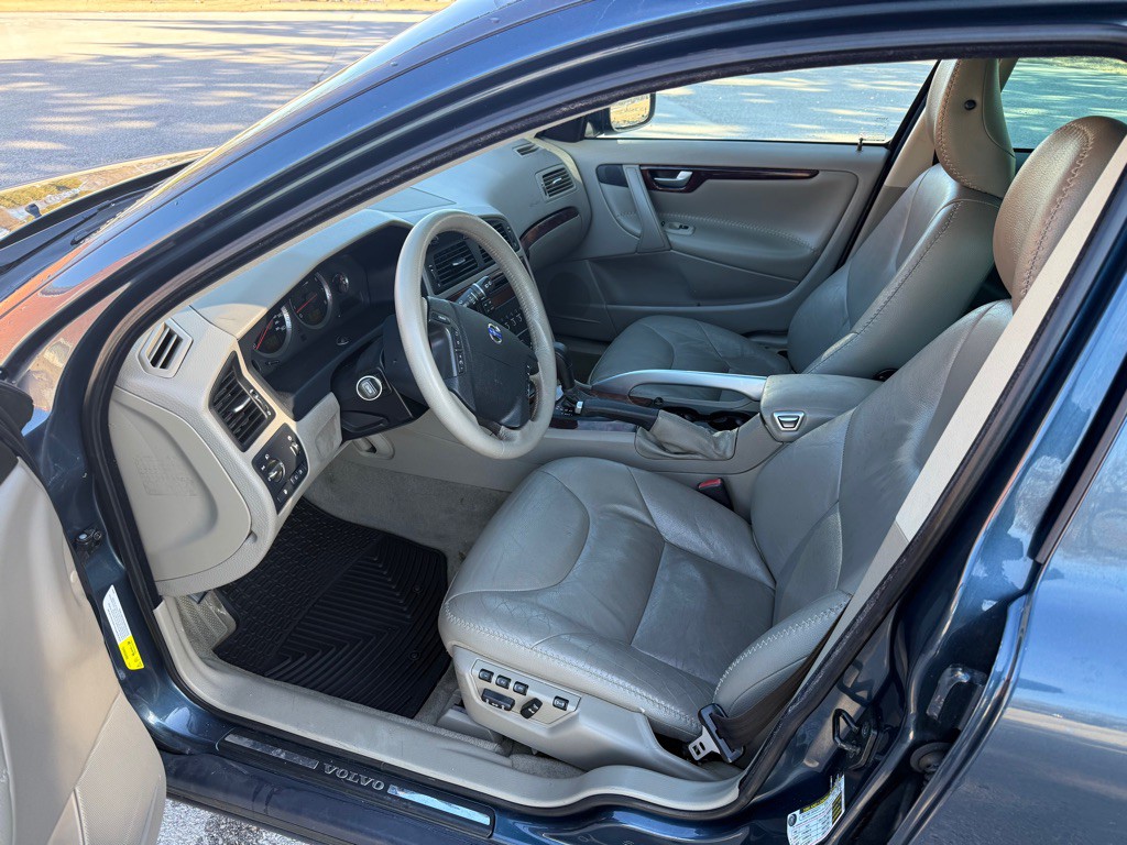 2007 Volvo XC70 Image 13