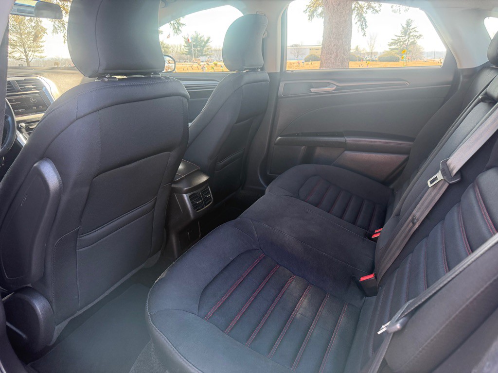 2016 Ford Fusion Image 4