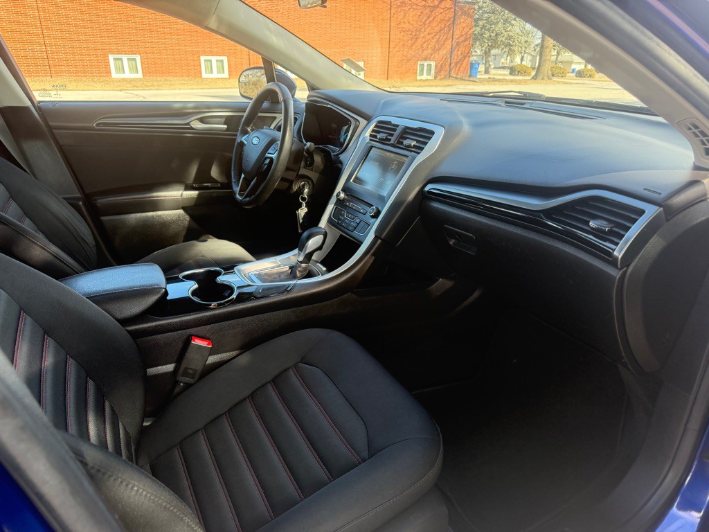 2016 Ford Fusion Image 11