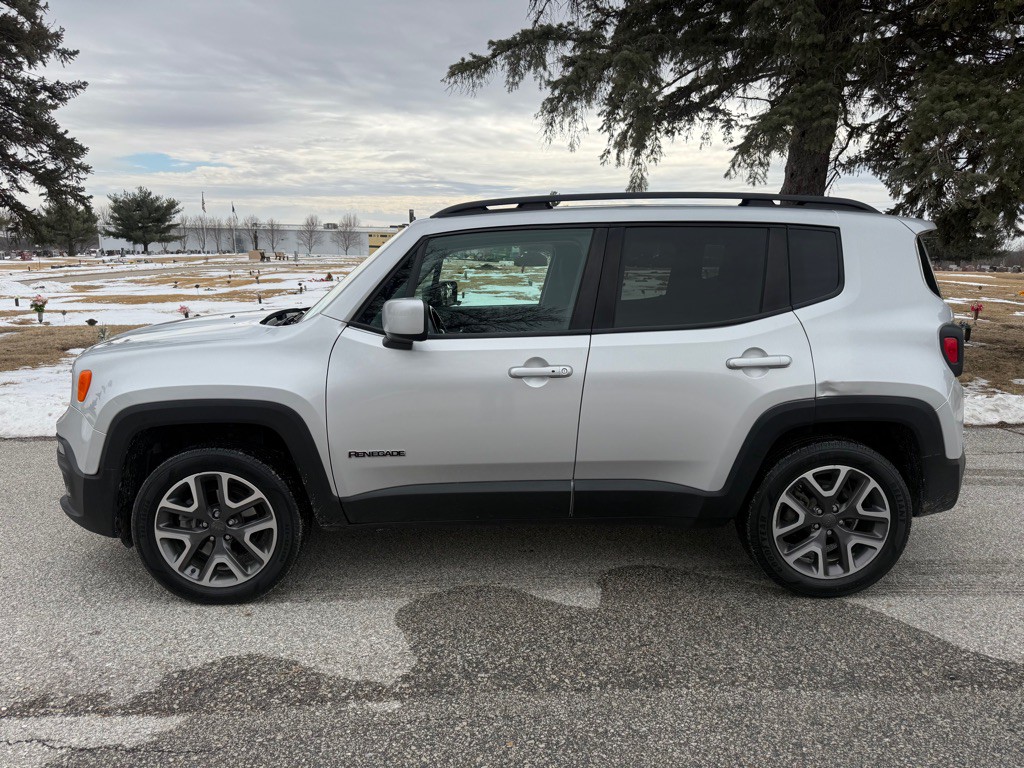 2017 Jeep Renegade Image 2
