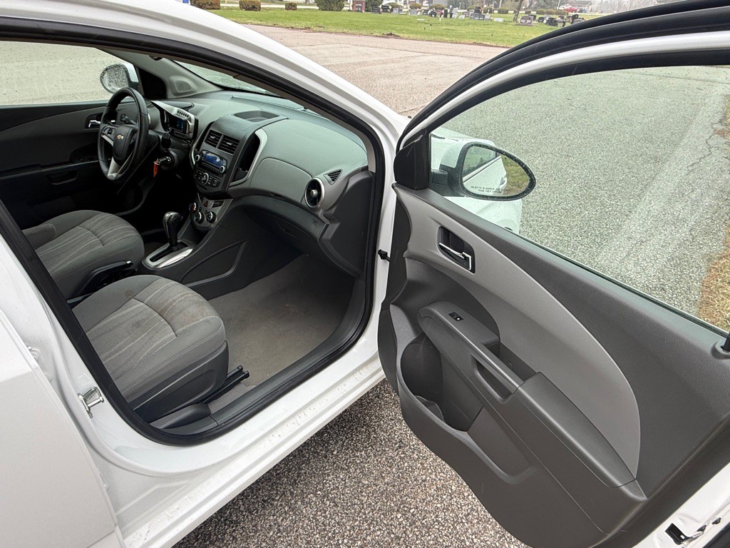 2015 Chevrolet Sonic Image 6