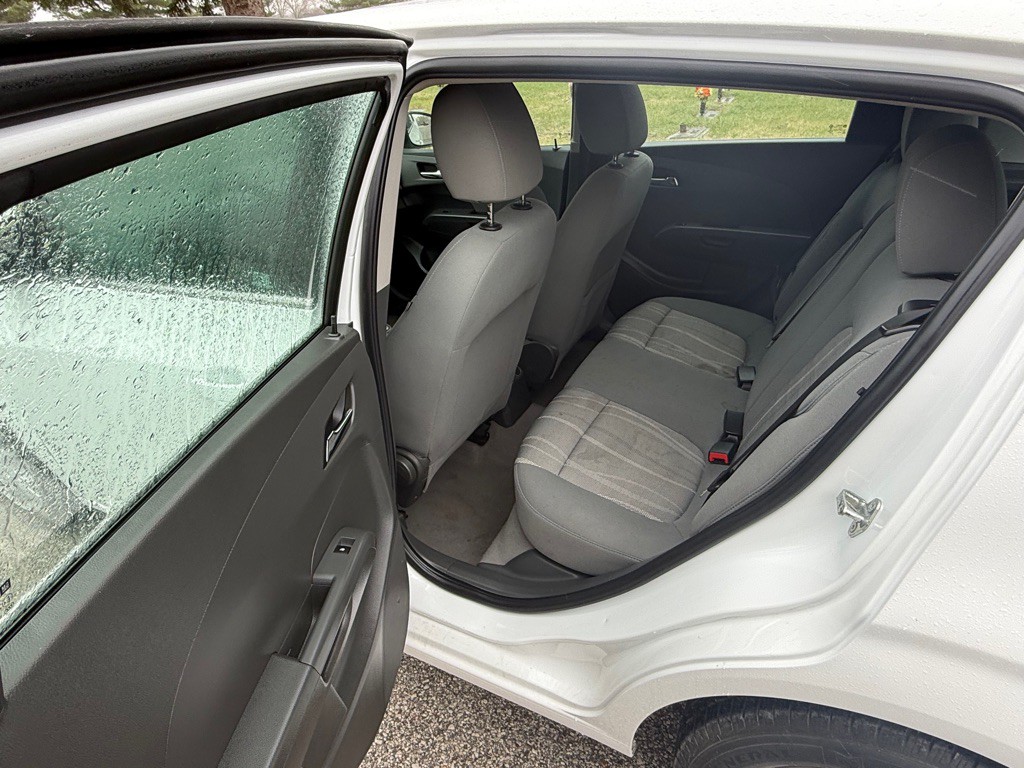 2015 Chevrolet Sonic Image 10