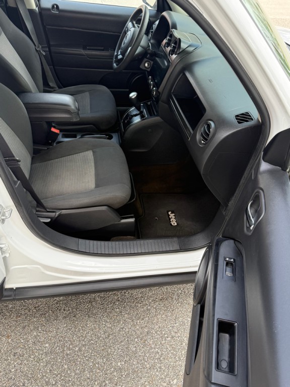 2016 Jeep Patriot Image 9