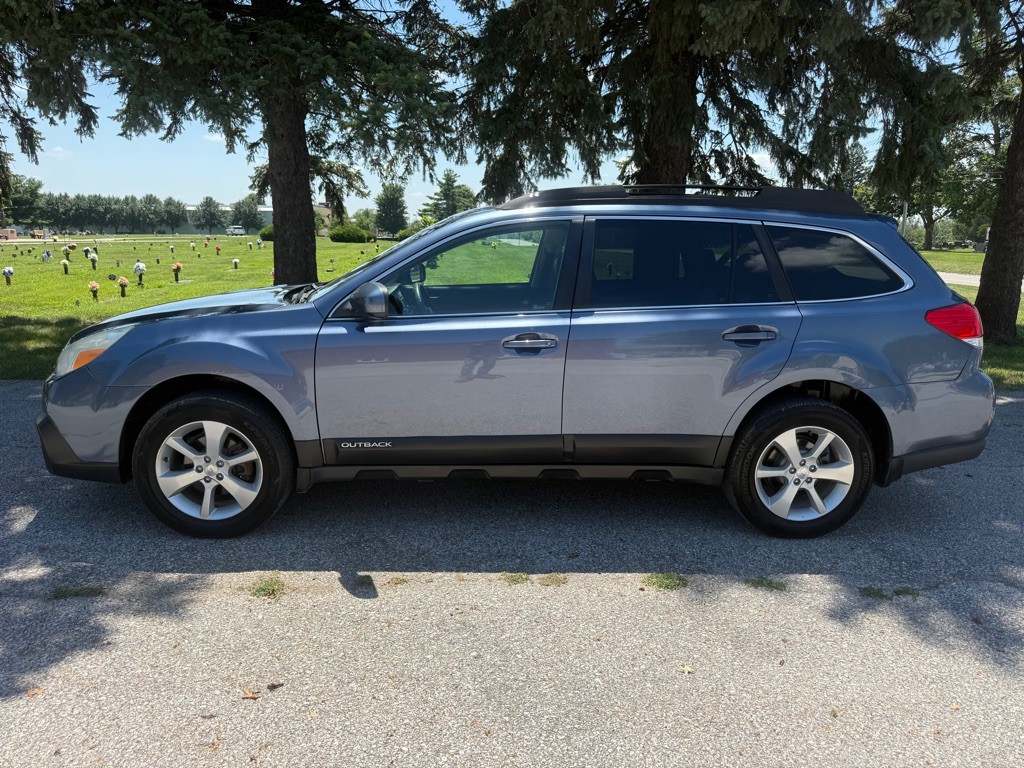 2013 Subaru Outback Image 2