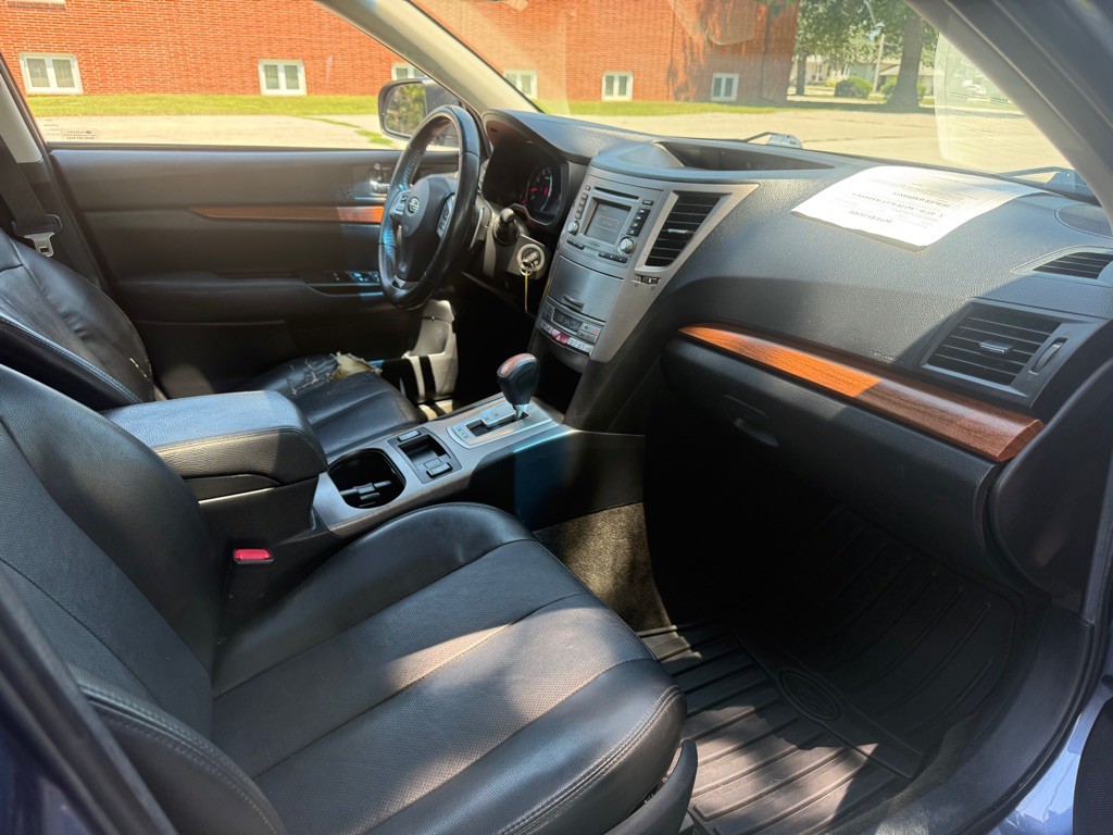2013 Subaru Outback Image 12