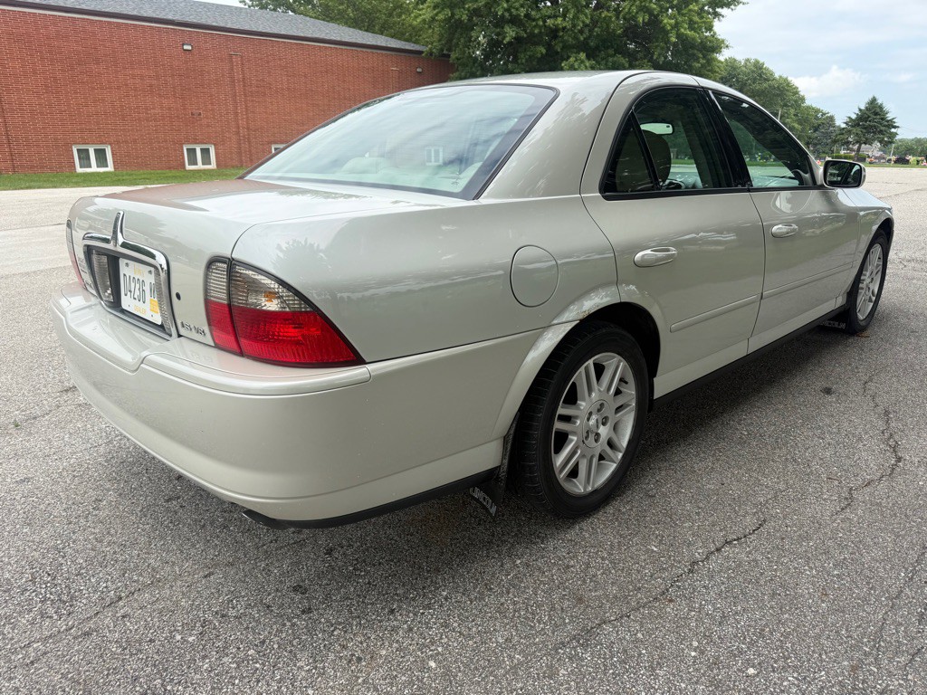 2005 Lincoln LS Image 4