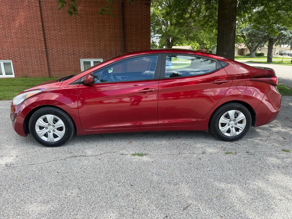 2016 Hyundai Elantra Image 2