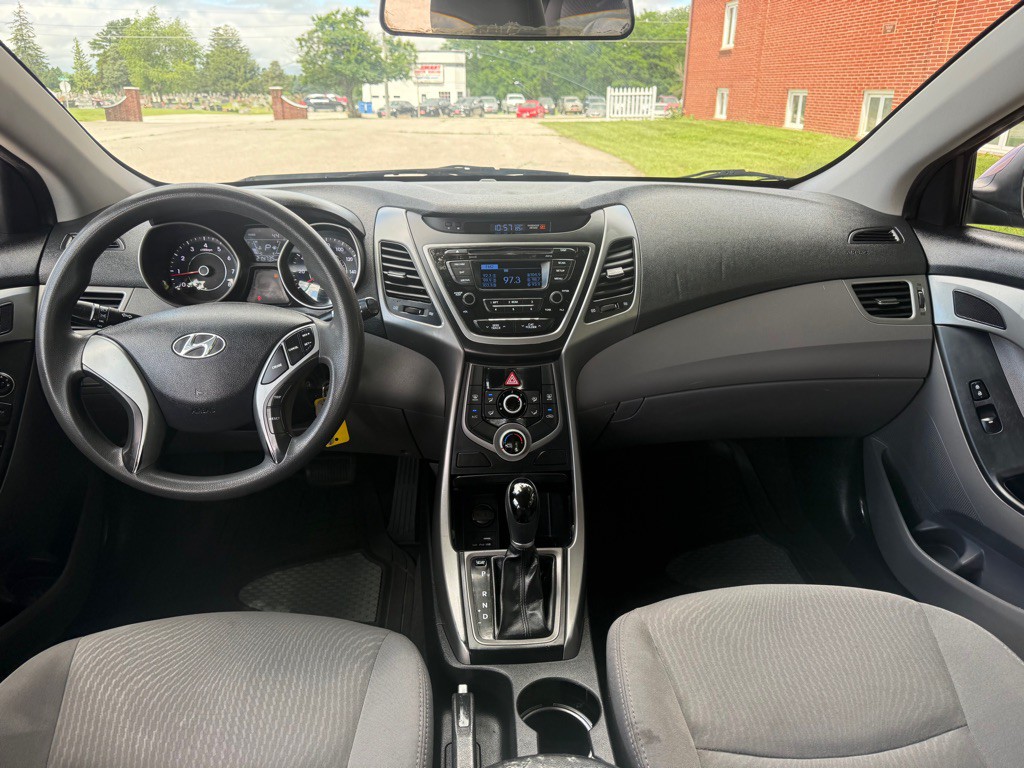 2016 Hyundai Elantra Image 8