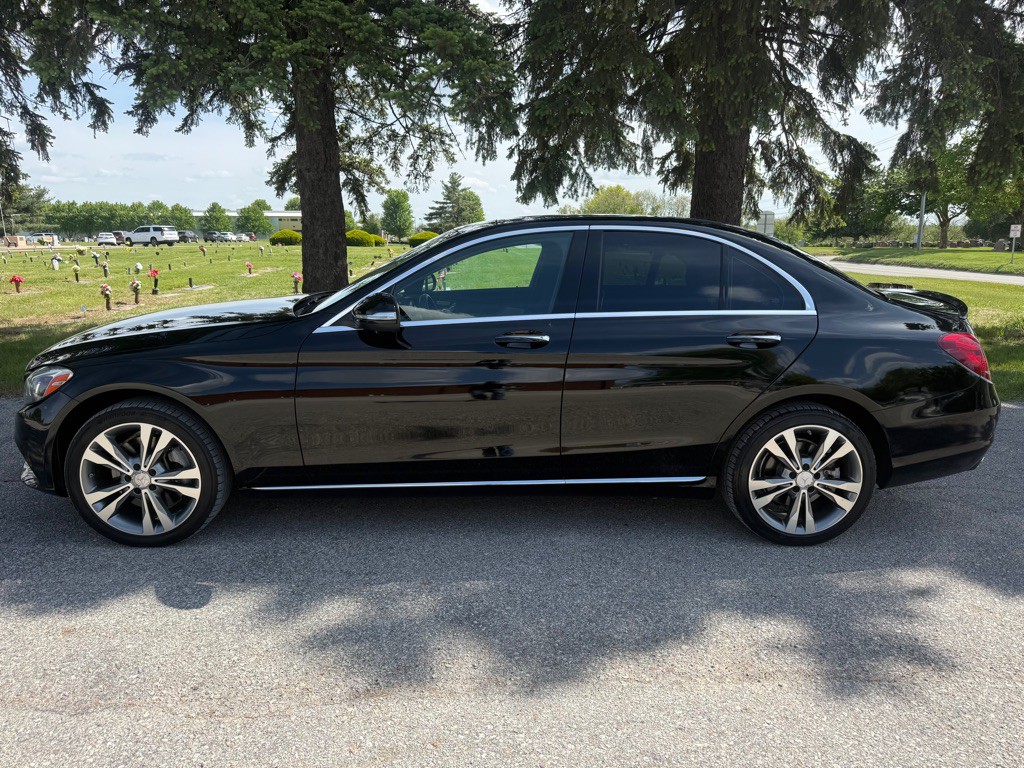 2015 Mercedes-Benz C-Class Image 2