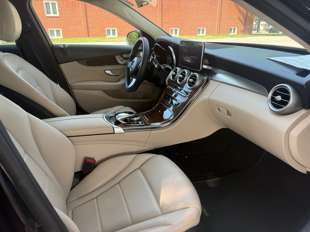 2015 Mercedes-Benz C-Class Image 10
