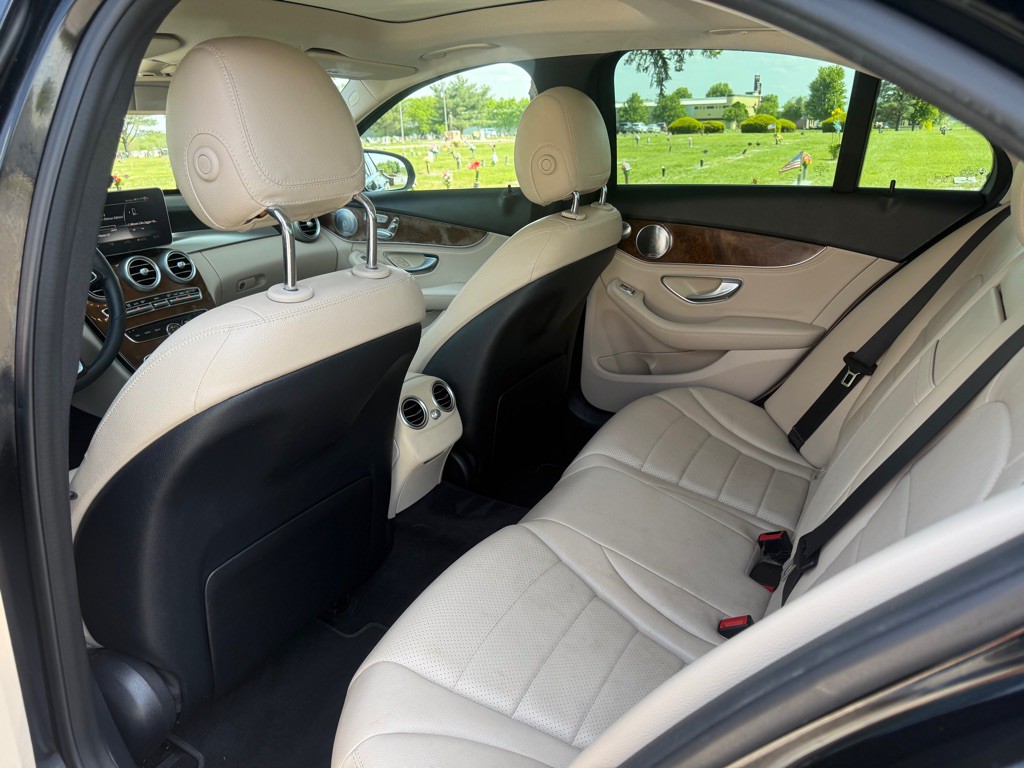 2015 Mercedes-Benz C-Class Image 18