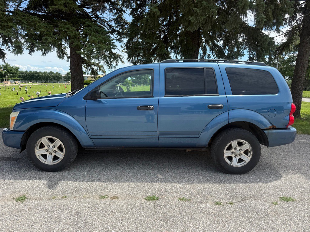 2005 Dodge Durango Image 2