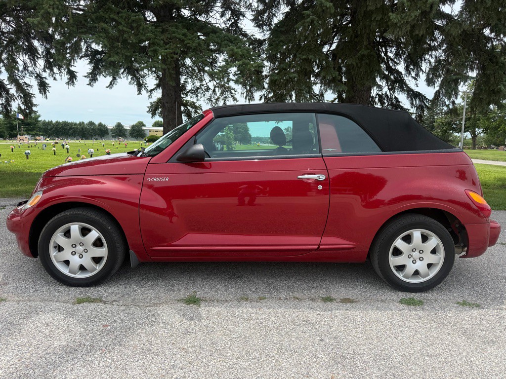 2005 Chrysler PT Cruiser Image 2