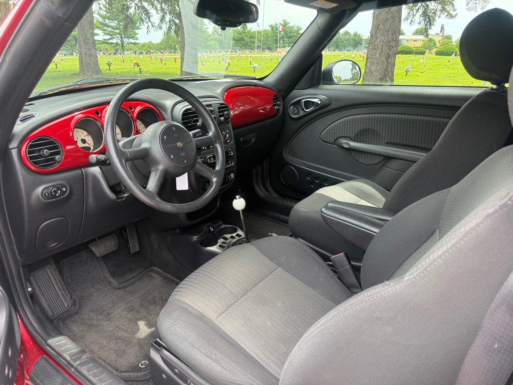2005 Chrysler PT Cruiser Image 9