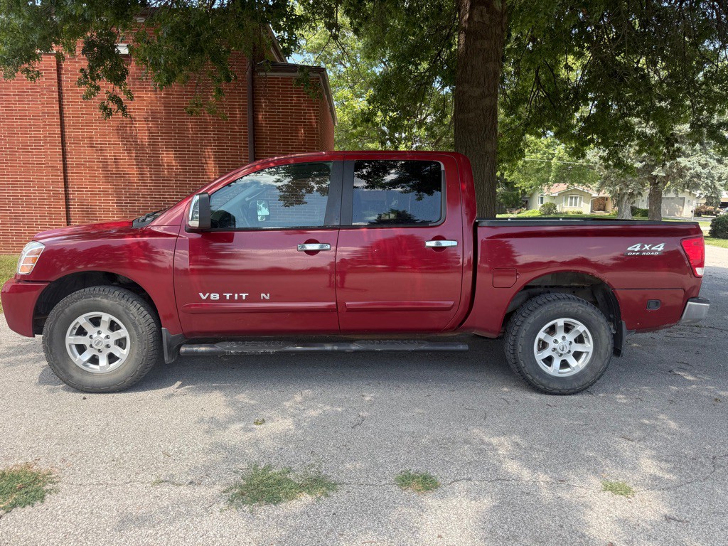 2005 Nissan Titan Image 12