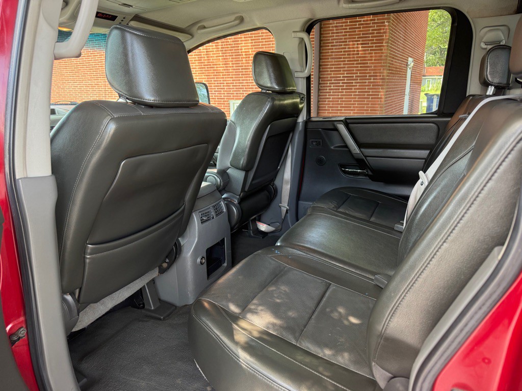 2005 Nissan Titan Image 18