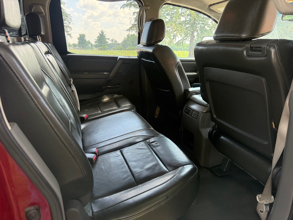 2005 Nissan Titan Image 20
