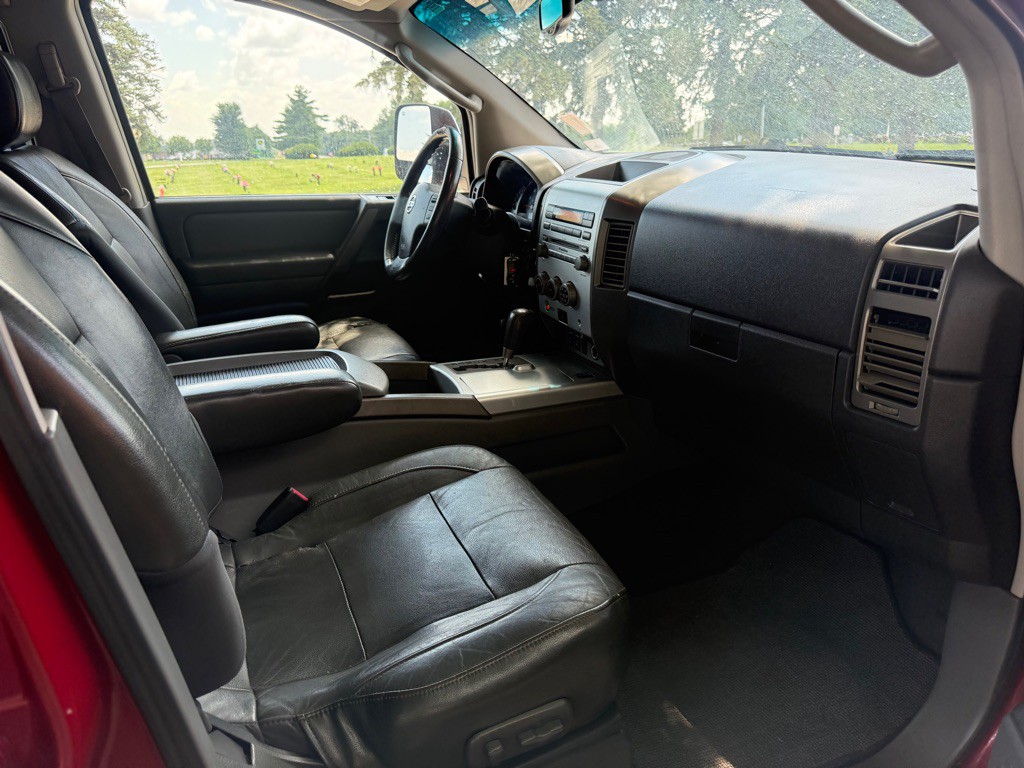 2005 Nissan Titan Image 21