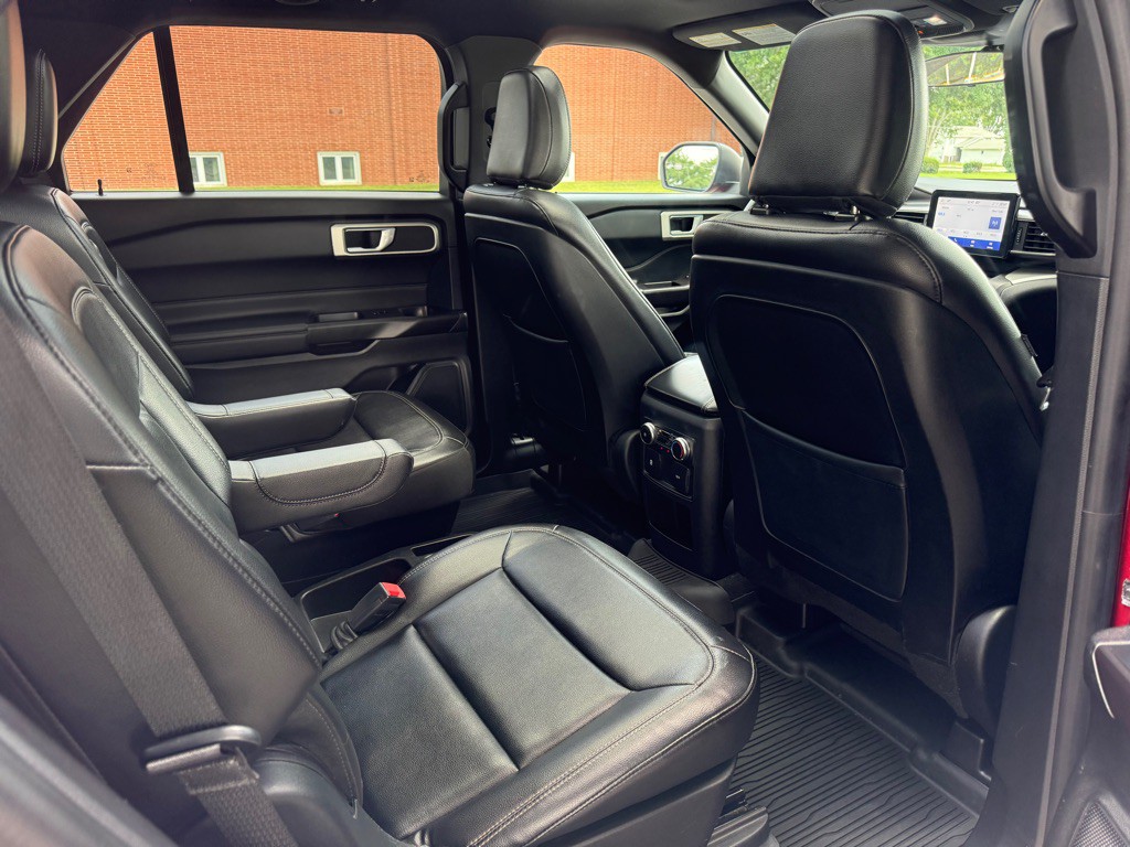 2020 Ford Explorer Image 8