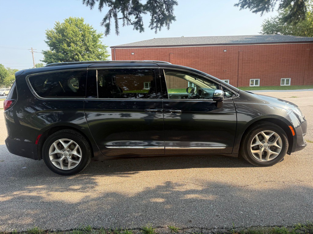 2020 Chrysler Pacifica Image 5