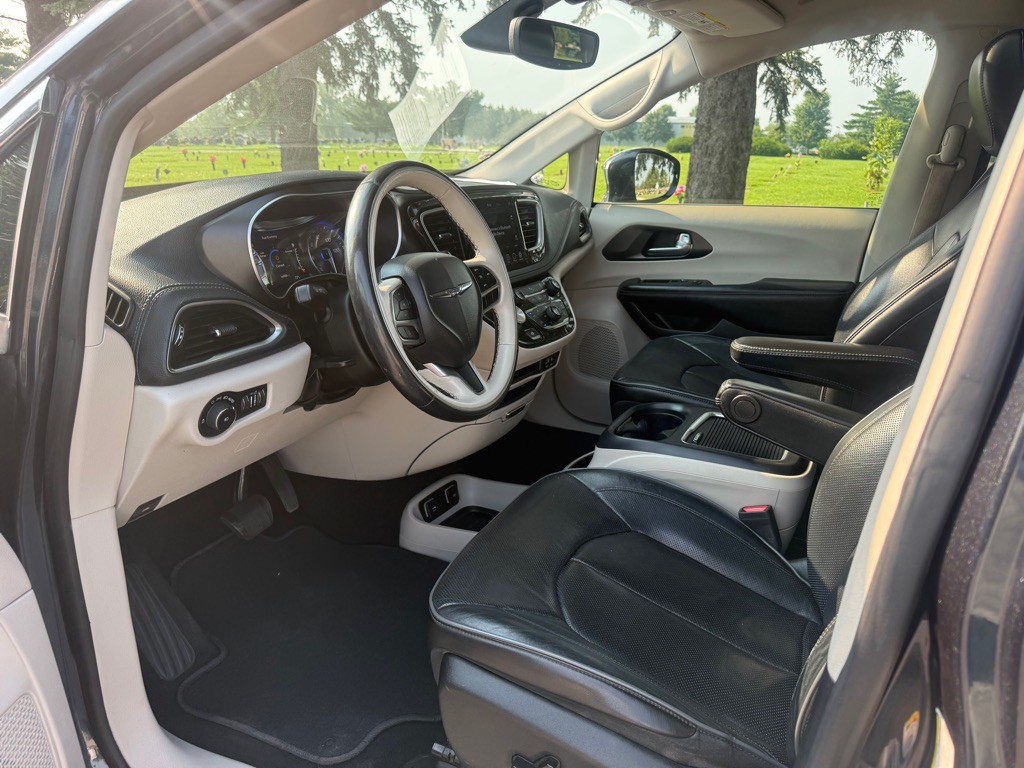 2020 Chrysler Pacifica Image 7