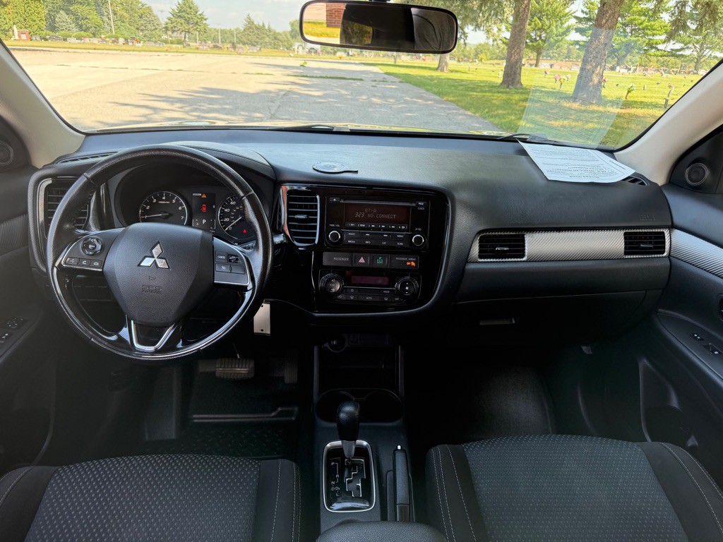 2016 Mitsubishi Outlander Image 9