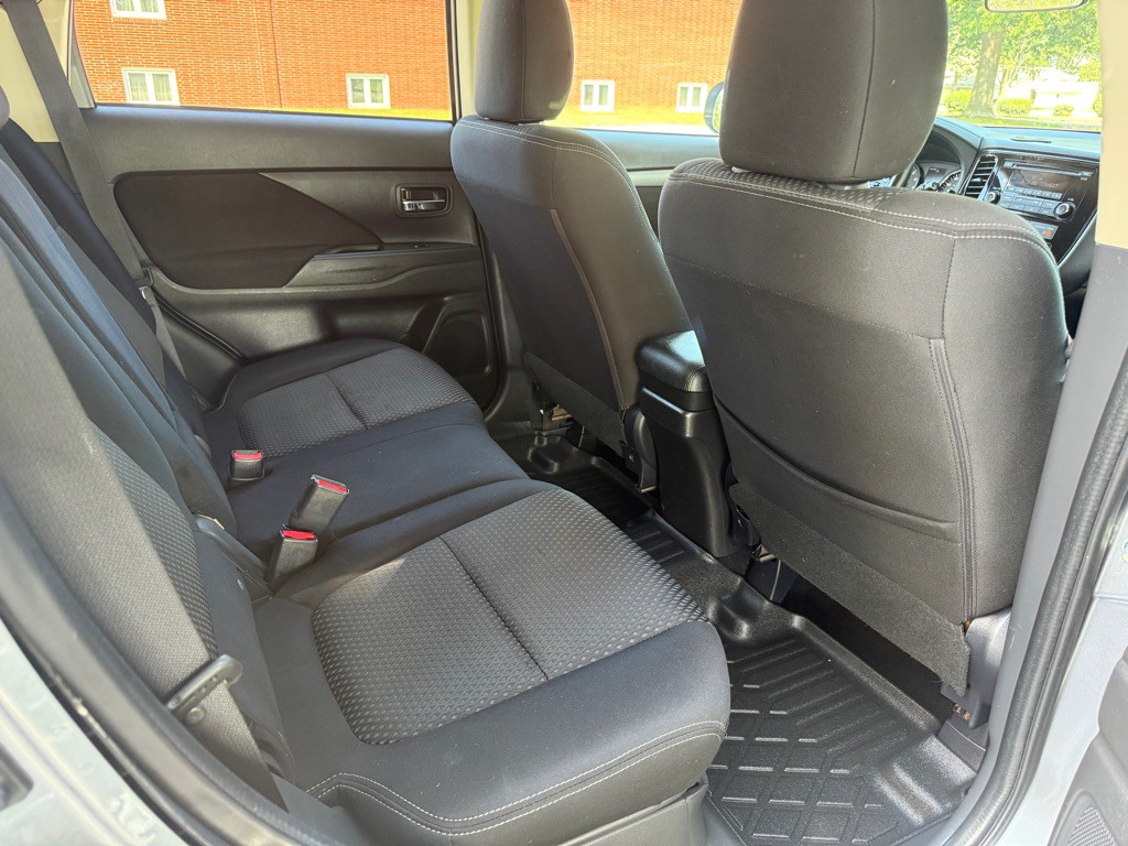 2016 Mitsubishi Outlander Image 11