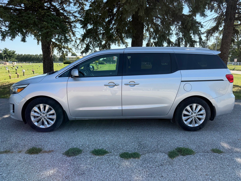 2018 Kia Sedona Image 2