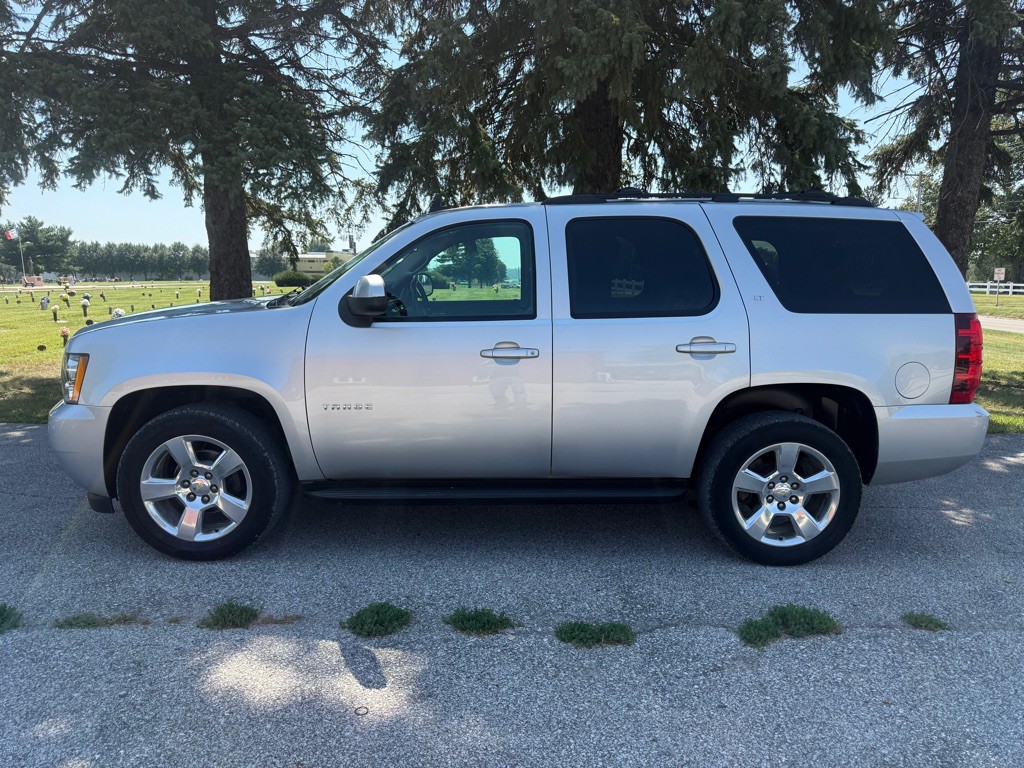 2012 Chevrolet Tahoe Image 2