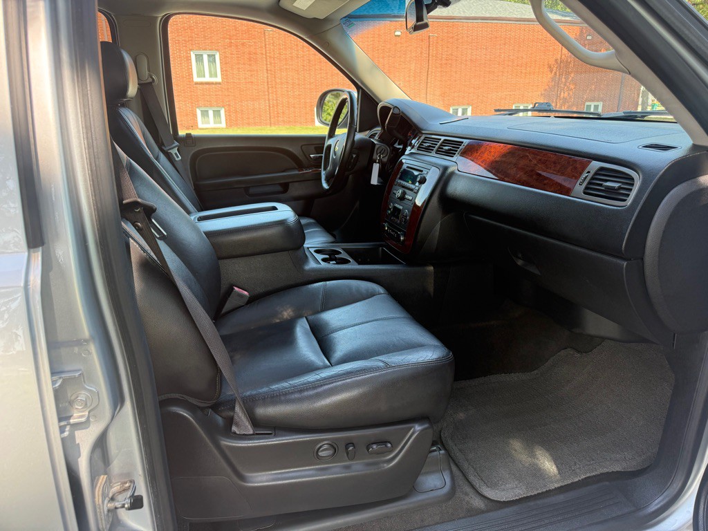 2012 Chevrolet Tahoe Image 12