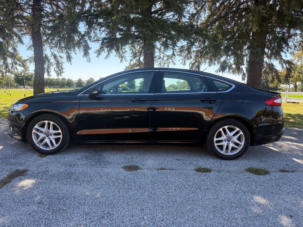 2016 Ford Fusion Image 2