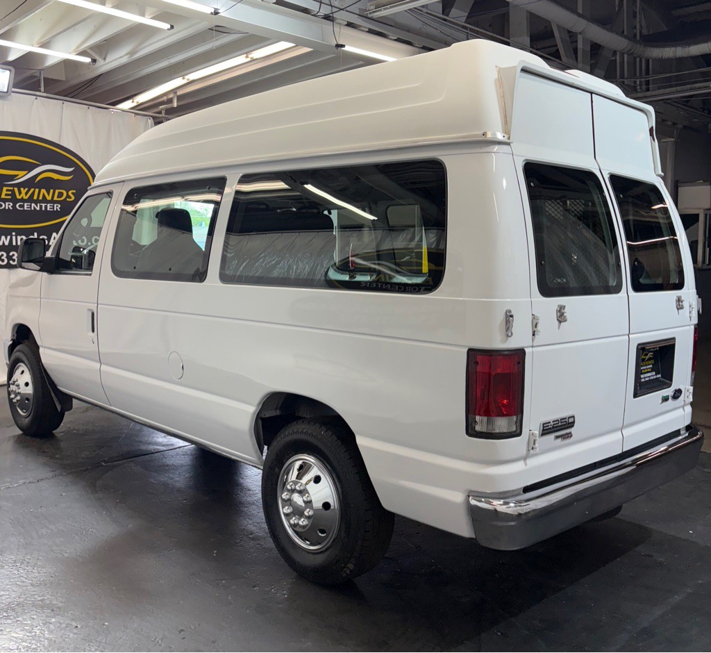 2014 Ford Econoline Image 4