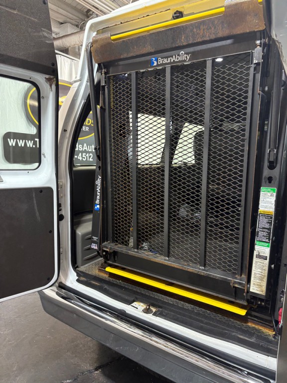 2014 Ford Econoline Image 10
