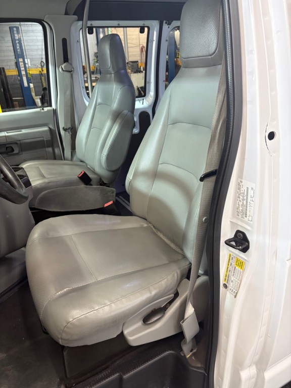 2014 Ford Econoline Image 17