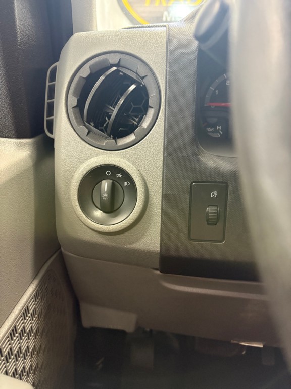 2014 Ford Econoline Image 19