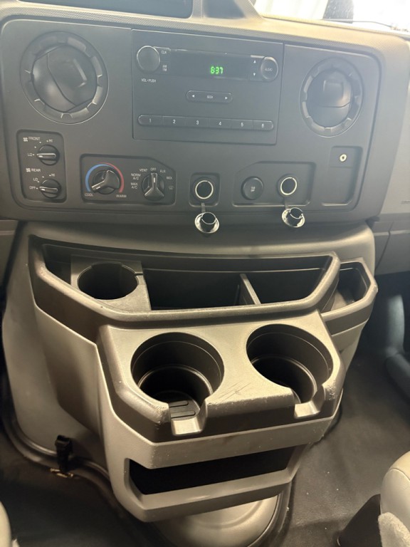 2014 Ford Econoline Image 25