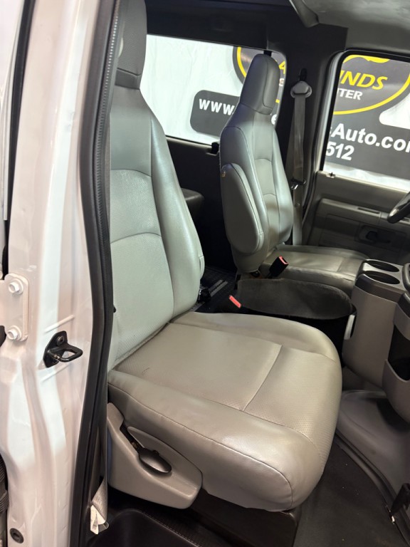 2014 Ford Econoline Image 28