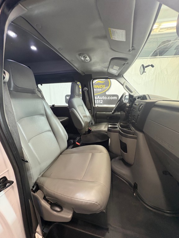2014 Ford Econoline Image 32
