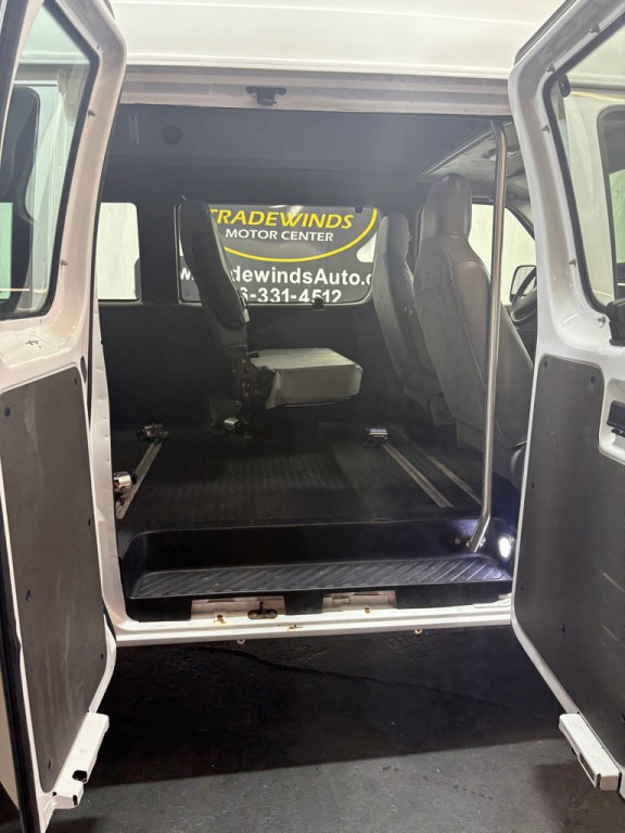 2014 Ford Econoline Image 33